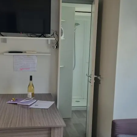 Mobilhome 4 Ou 5 Personnes Les Sables Du Midi A مكان تخييم *